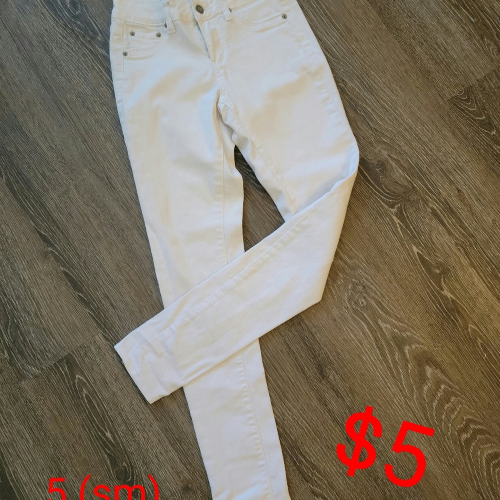 White skinny jeans